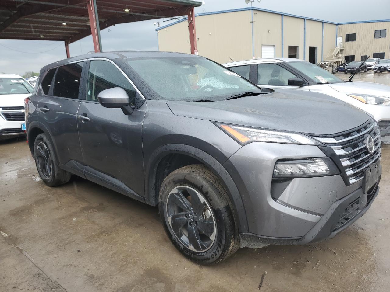 2024 NISSAN ROGUE SV - Image 4