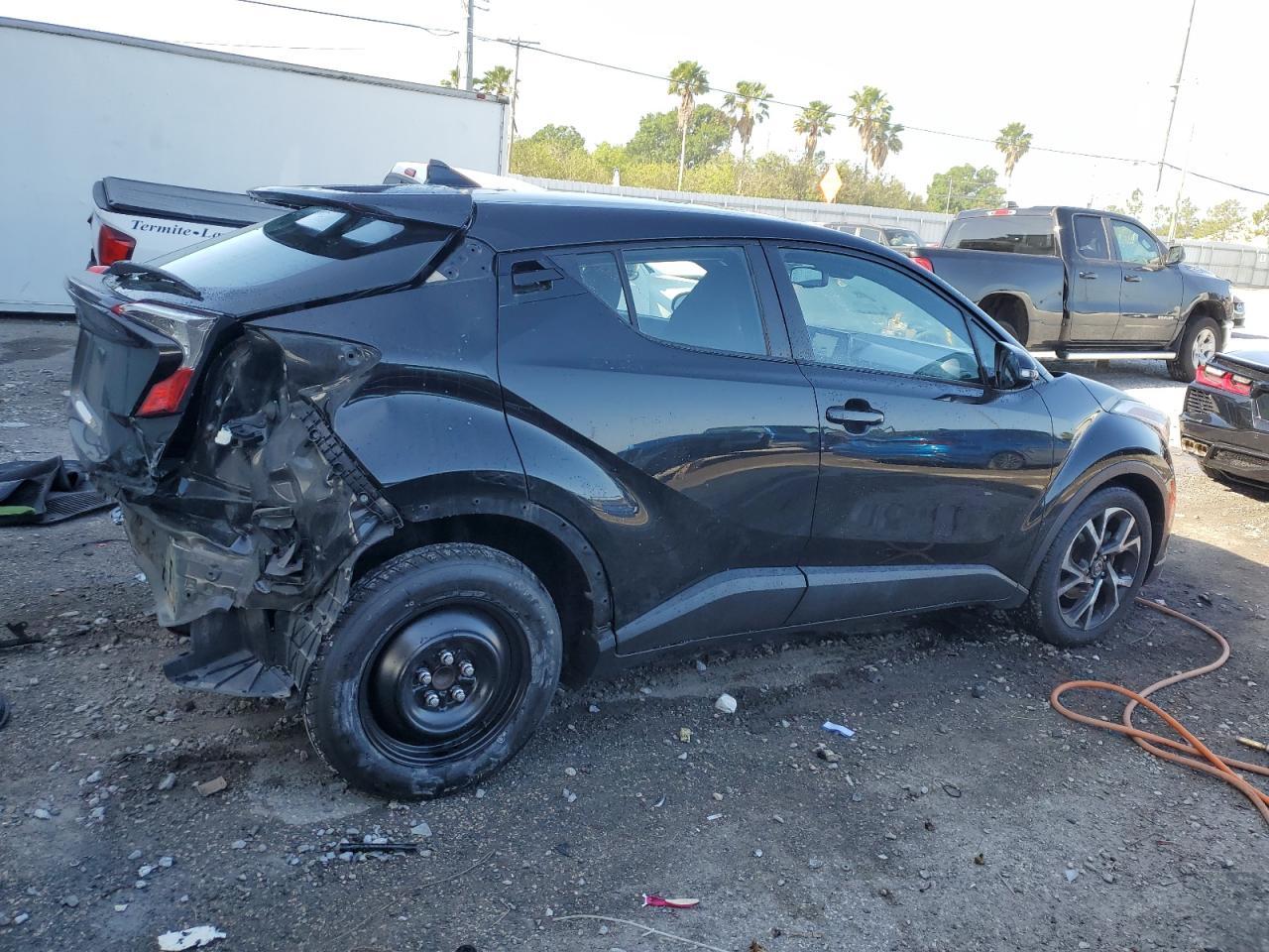 2018 TOYOTA C-HR XLE - Image 3