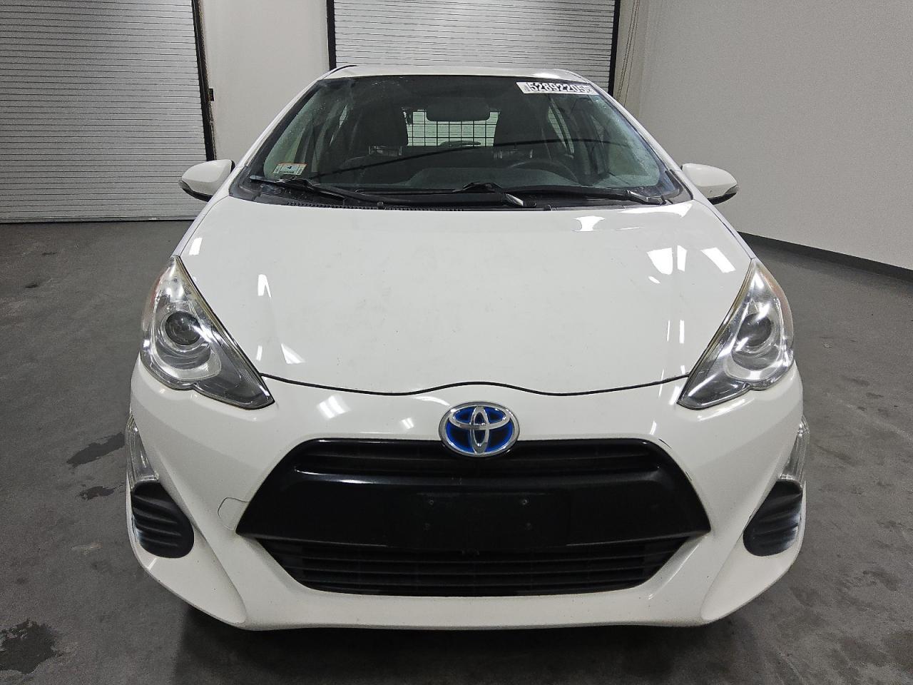 2016 TOYOTA PRIUS C - Image 5