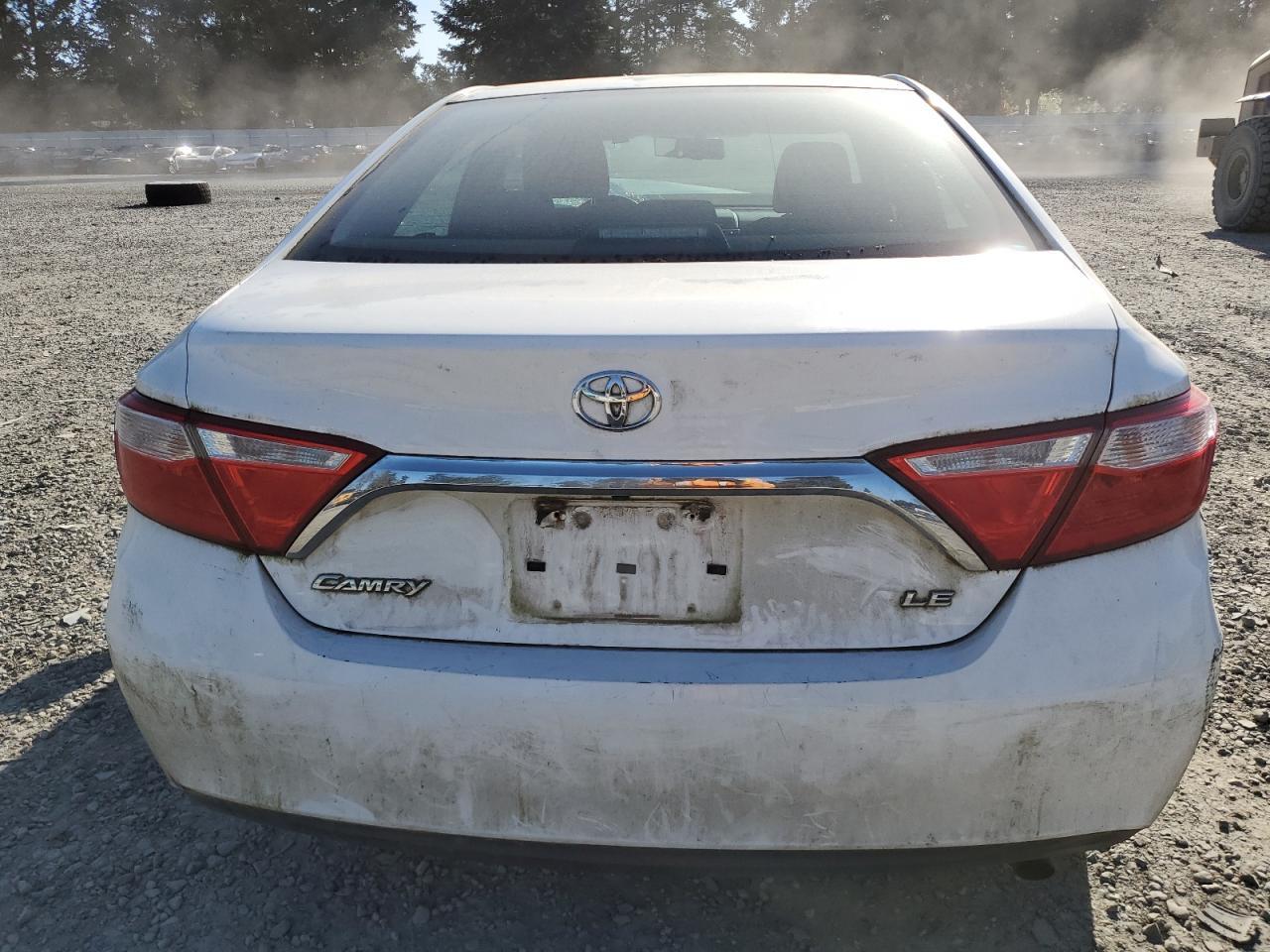 2015 TOYOTA CAMRY LE - Image 6