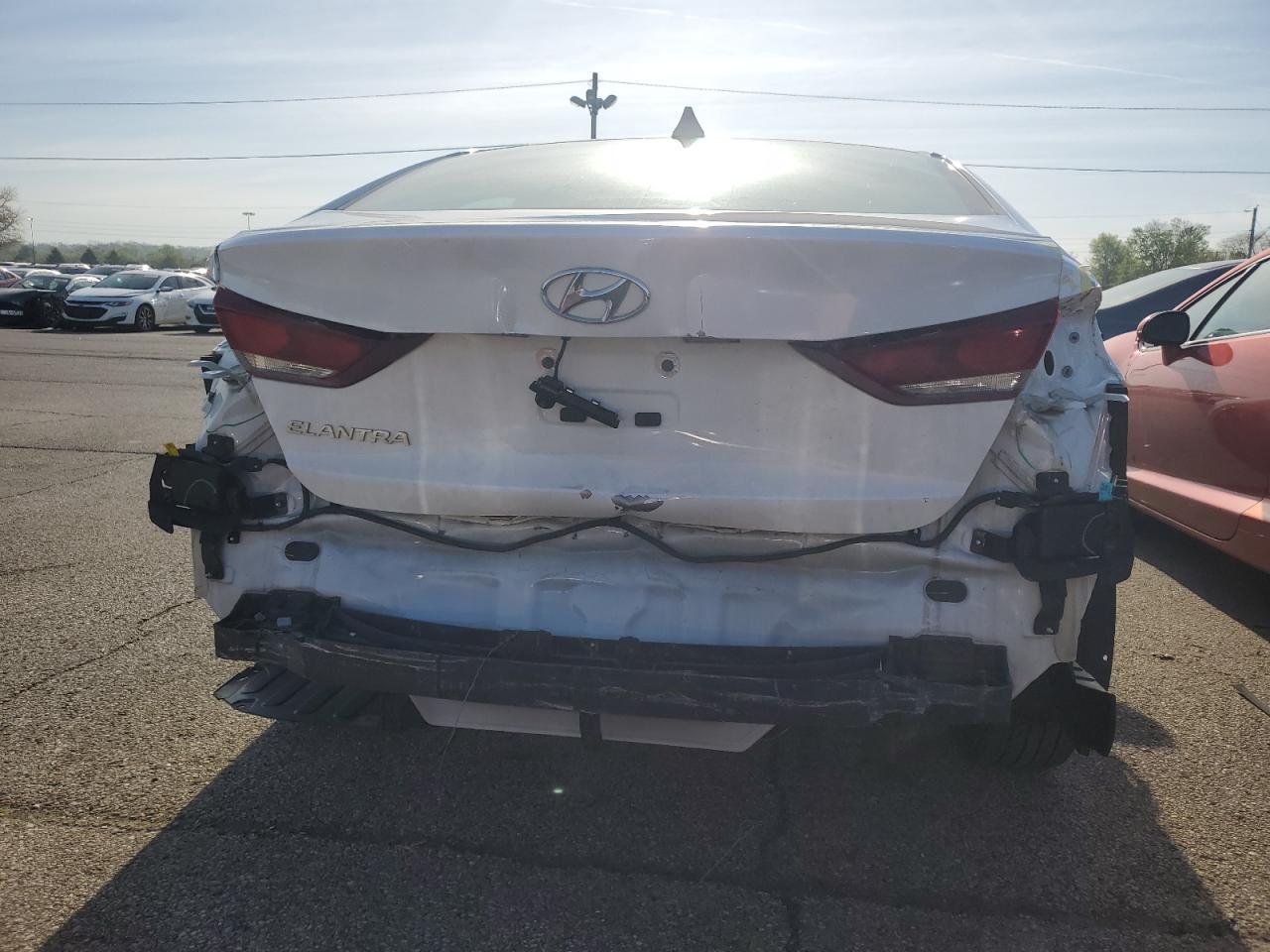 2018 HYUNDAI ELANTRA SE - Фото 6