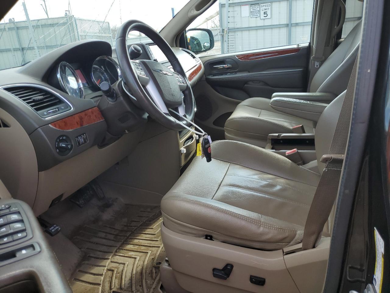 2014 CHRYSLER TOWN & COU - Image 7