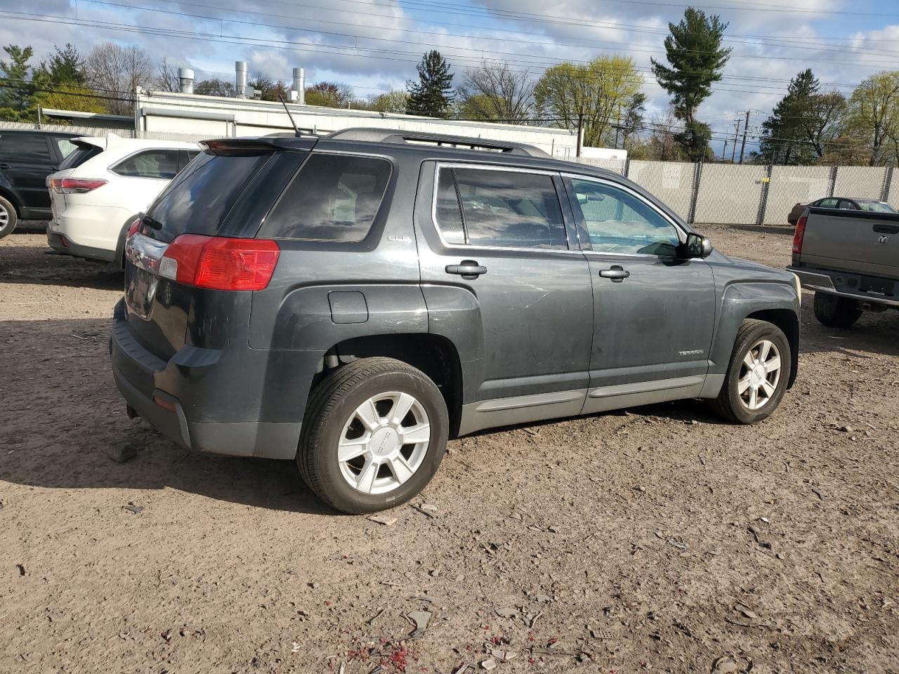 2013 GMC TERRAIN SL - Image 3