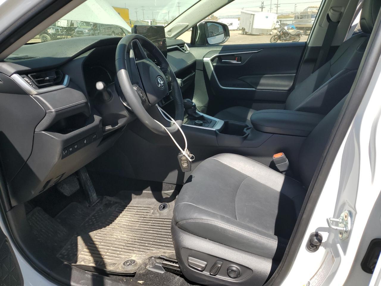 2024 TOYOTA RAV4 XLE P - Фото 7