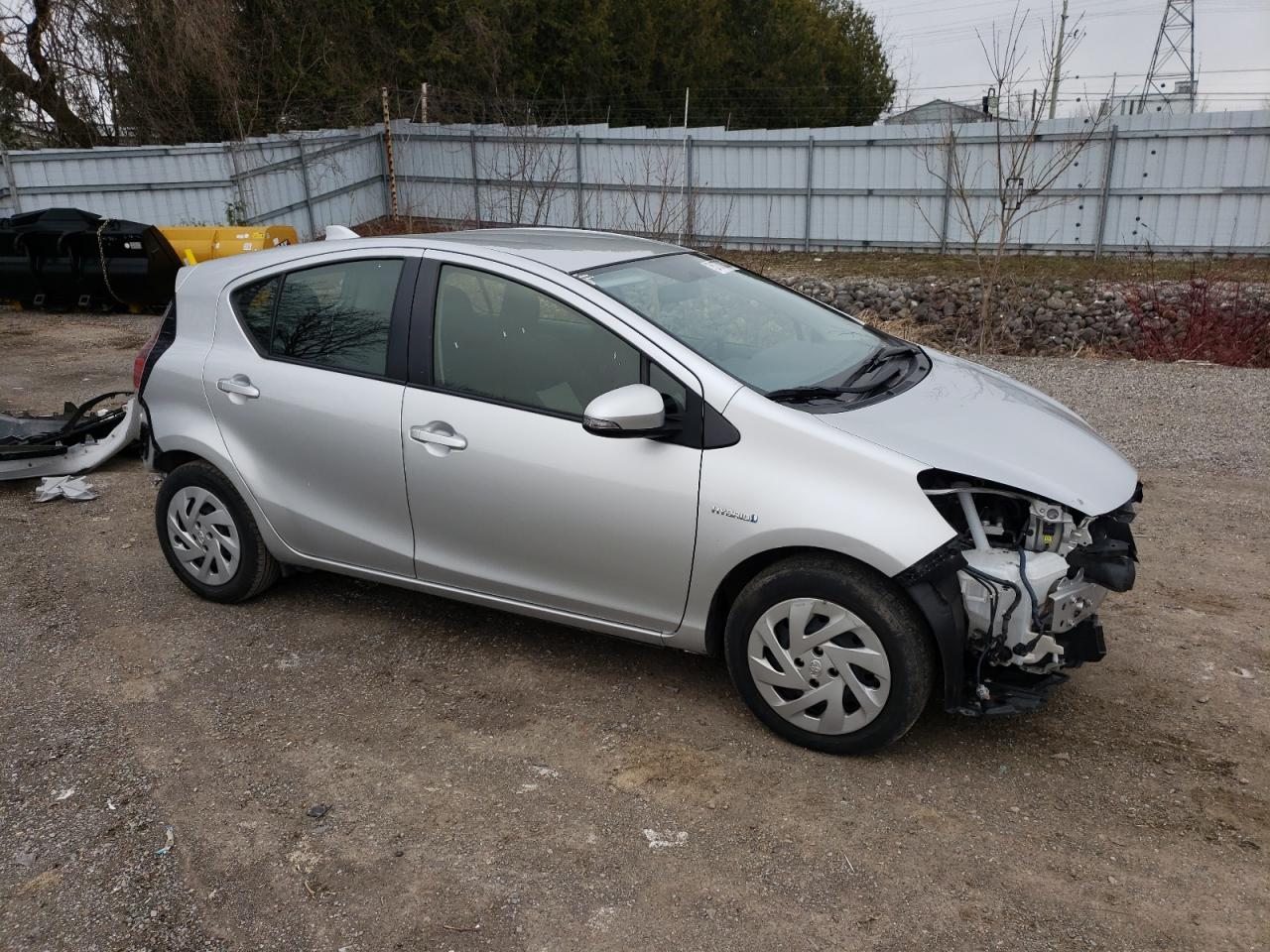 2016 TOYOTA PRIUS C - Фото 4