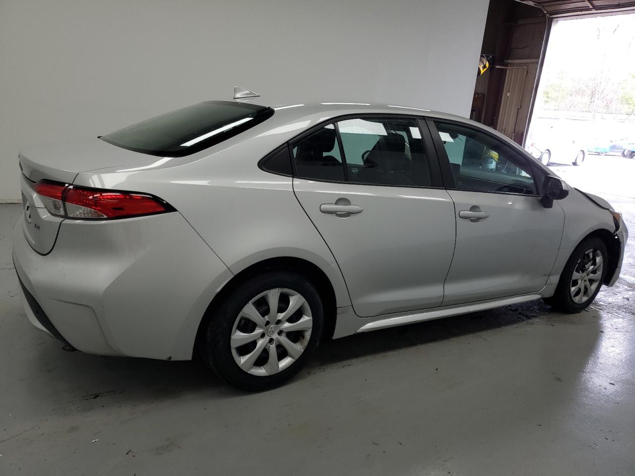 2022 TOYOTA COROLLA LE - Фото 3