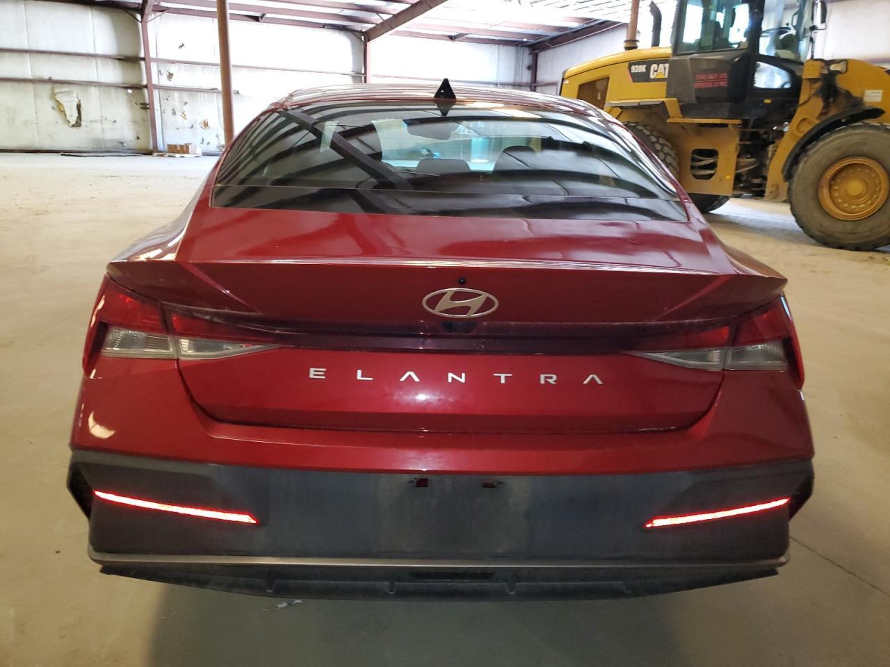 2024 HYUNDAI ELANTRA SE - Фото 6