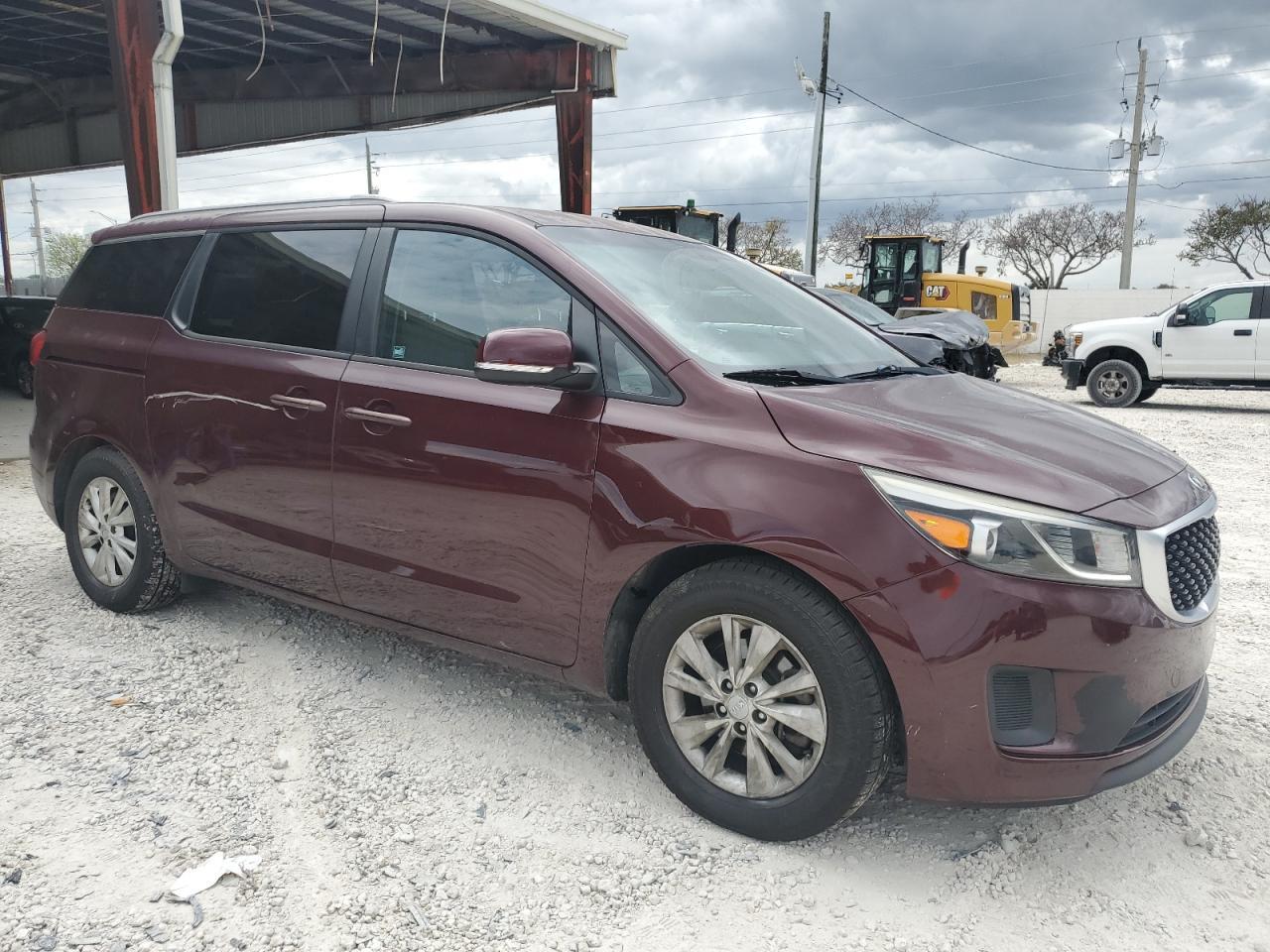 2016 KIA SEDONA LX - Image 4