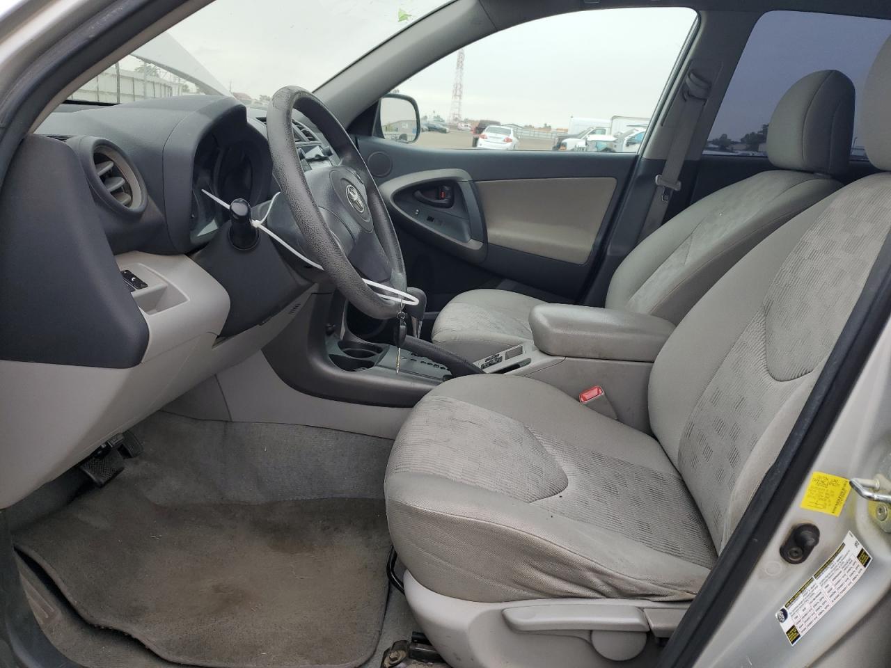 2011 TOYOTA RAV4 - Фото 7