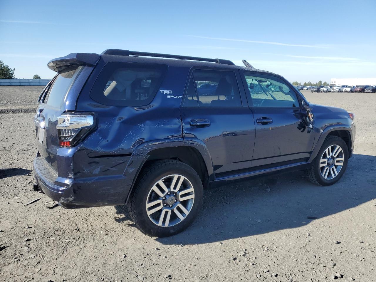 2022 TOYOTA 4RUNNER SR - Фото 3