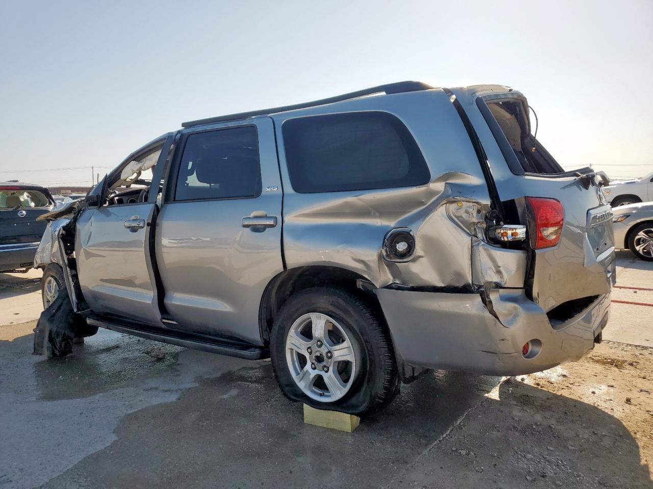 2012 TOYOTA SEQUOIA SR - Фото 2