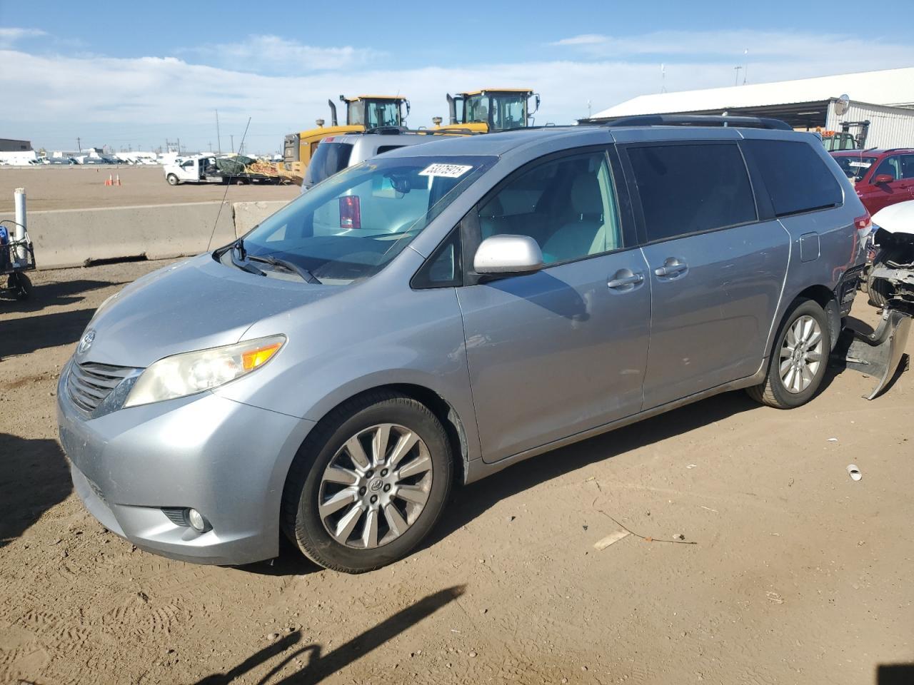 2011 TOYOTA SIENNA XLE