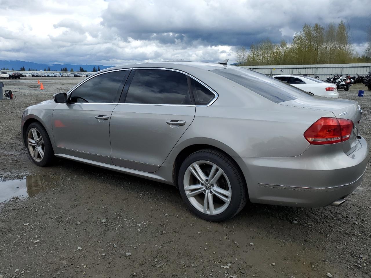 2014 VOLKSWAGEN PASSAT SEL - Image 2