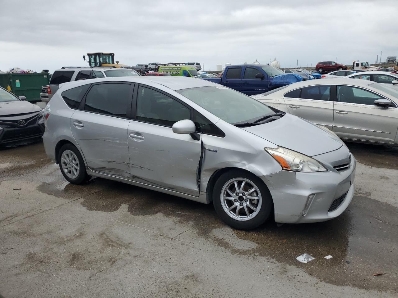 2013 TOYOTA PRIUS V - Image 4