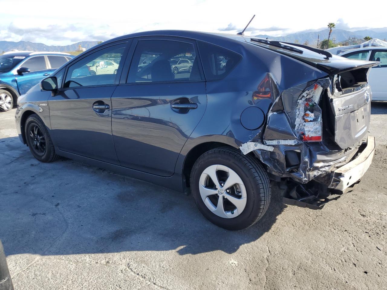 2015 TOYOTA PRIUS - Image 2