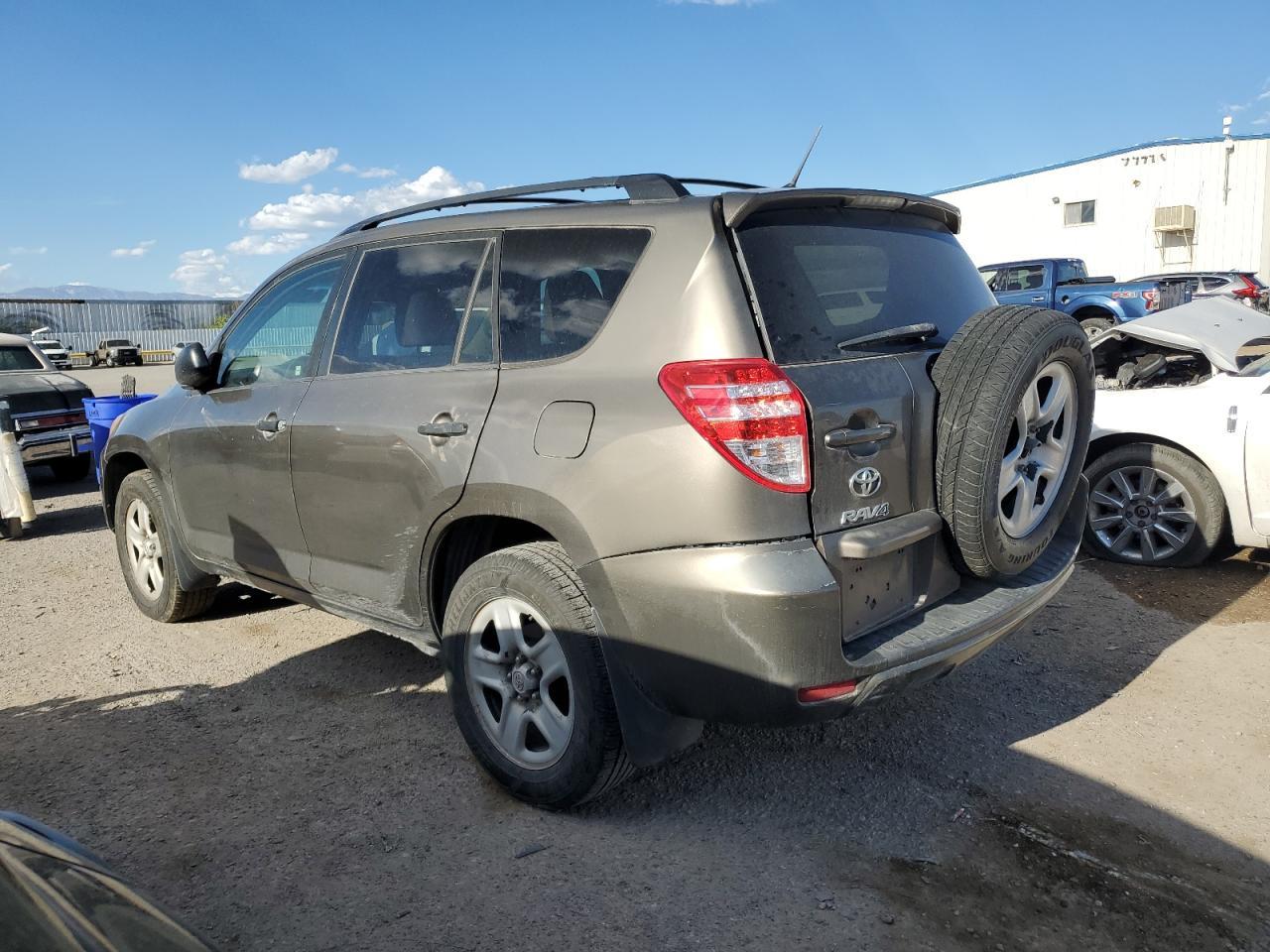 2011 TOYOTA RAV4 - Фото 2