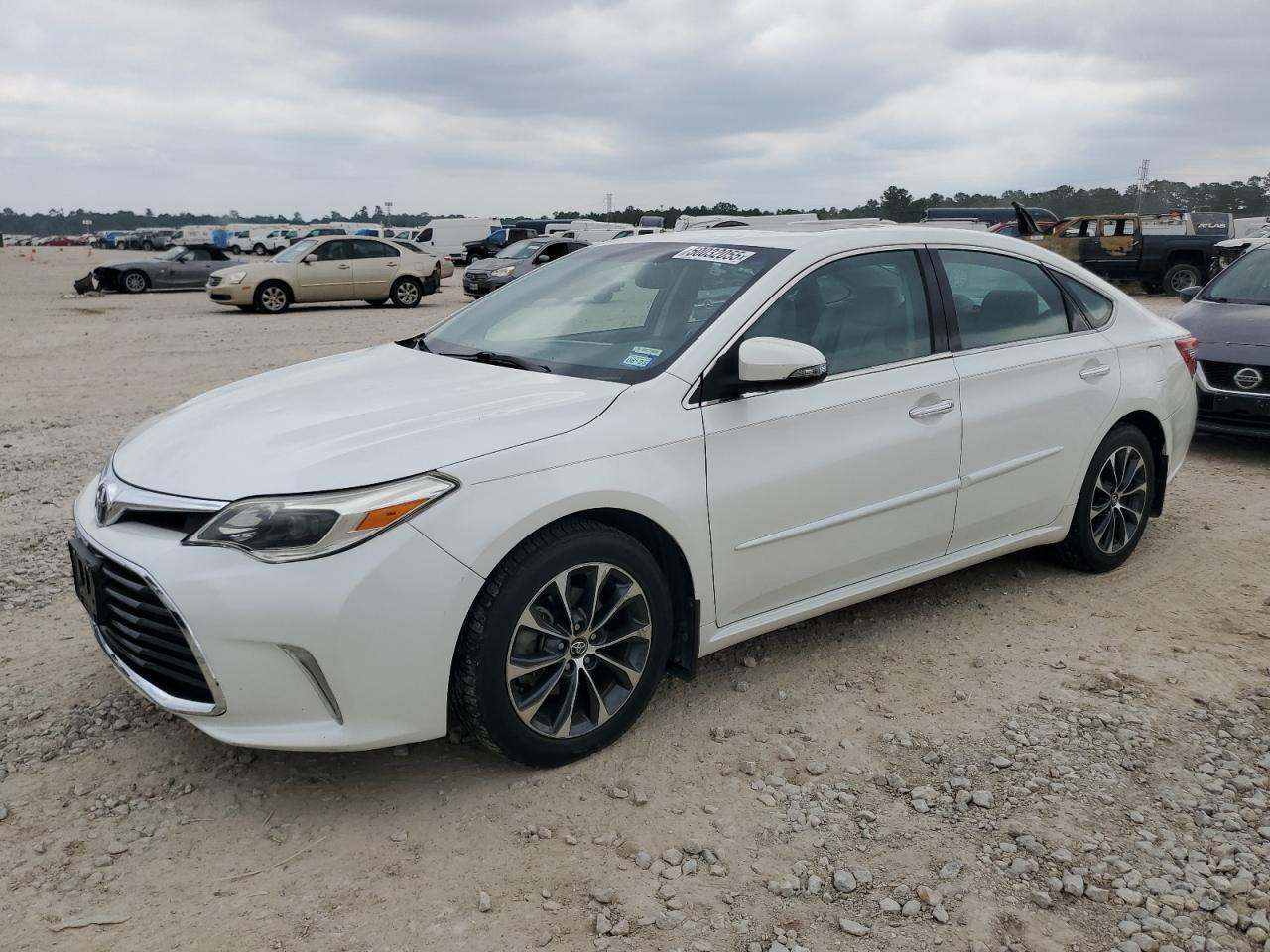 2016 TOYOTA AVALON XLE