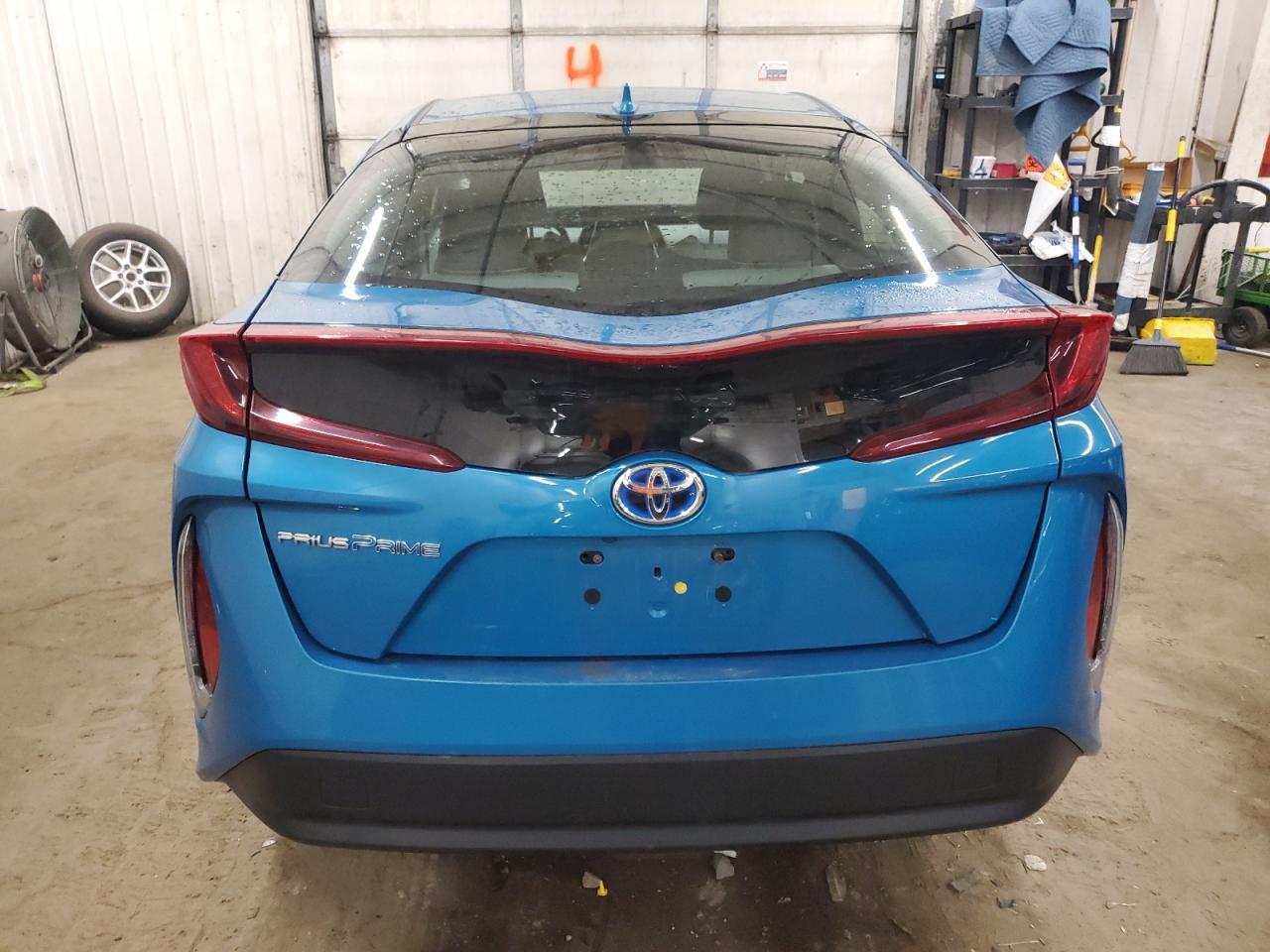2018 TOYOTA PRIUS PRIM - Image 6