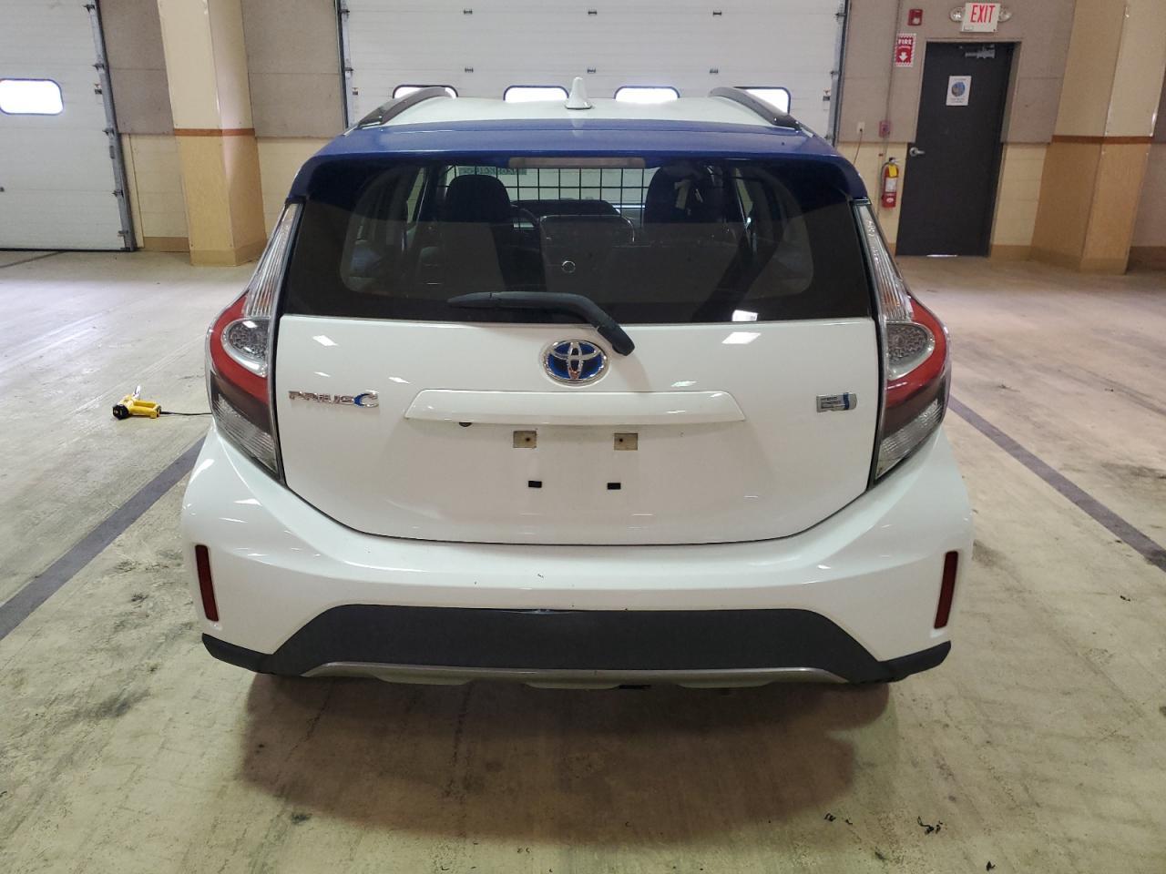 2018 TOYOTA PRIUS C - Image 6