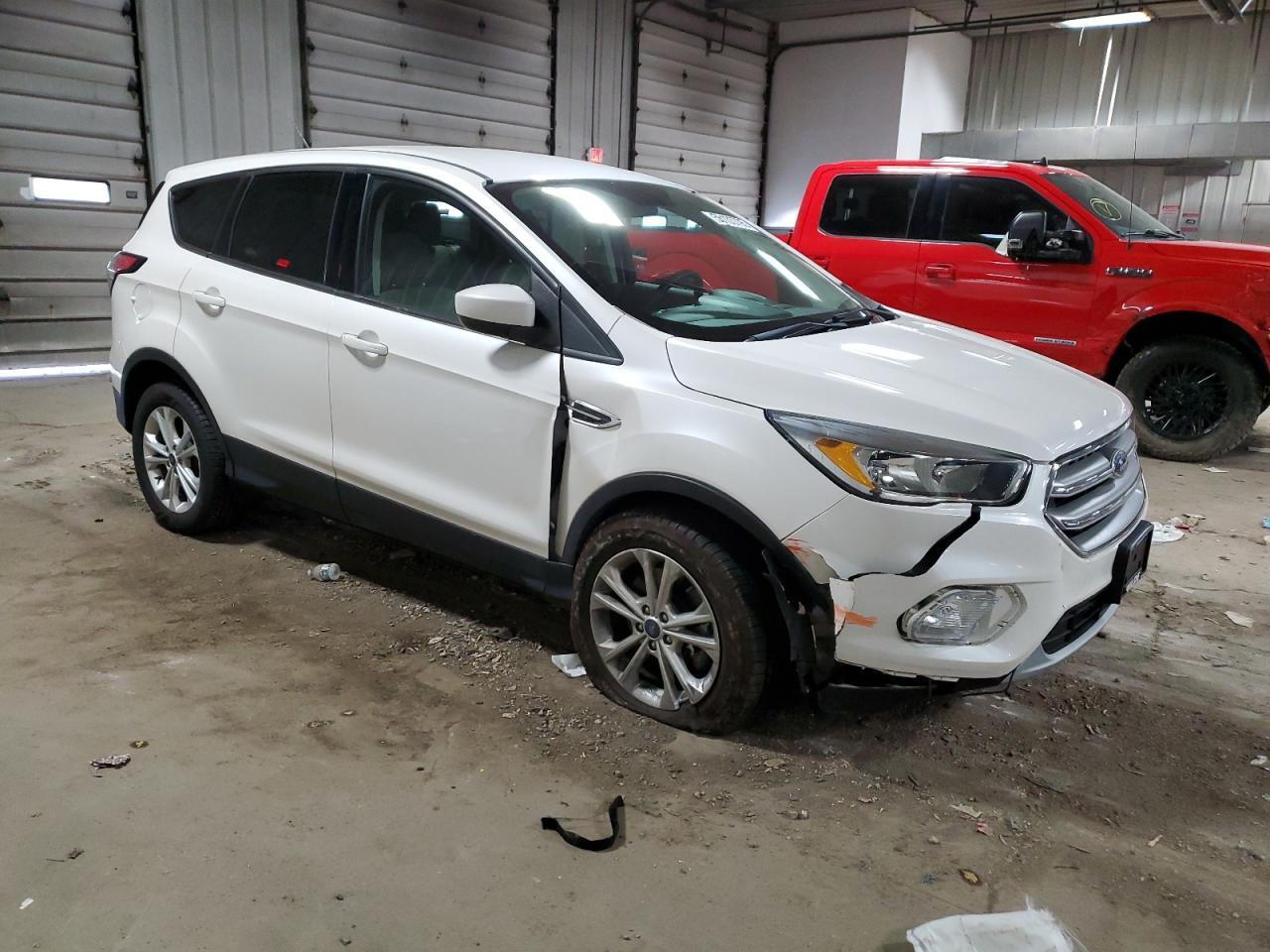2017 FORD ESCAPE SE - Фото 4