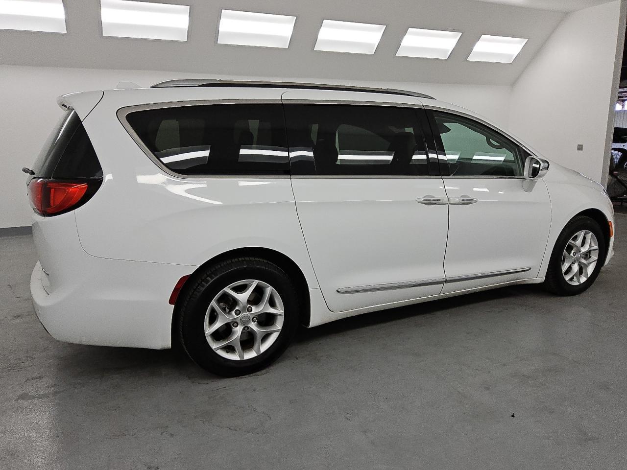 2020 CHRYSLER PACIFICA L - Image 3