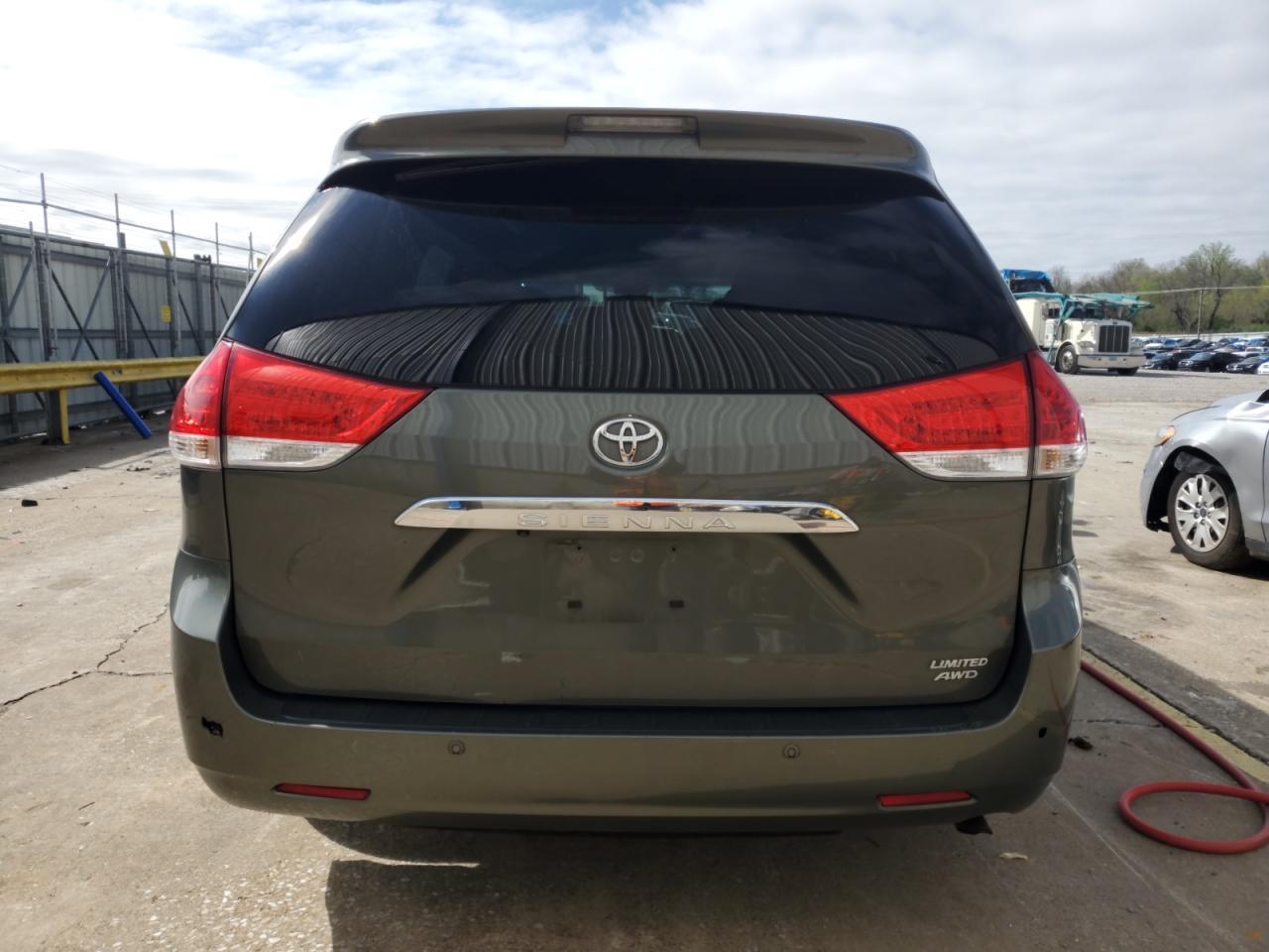 2011 TOYOTA SIENNA XLE - Фото 6