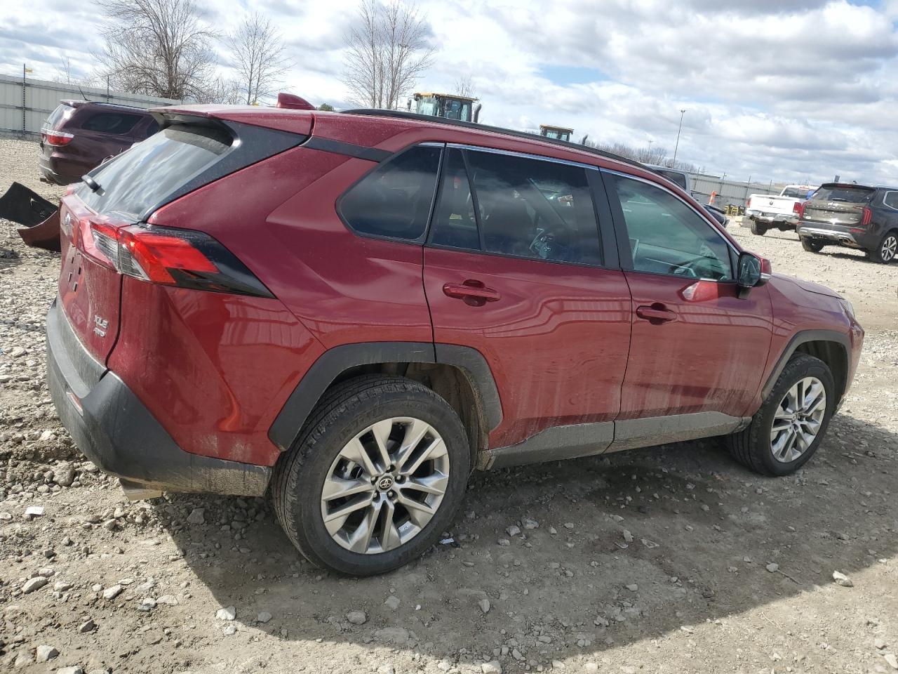 2024 TOYOTA RAV4 XLE P - Фото 3