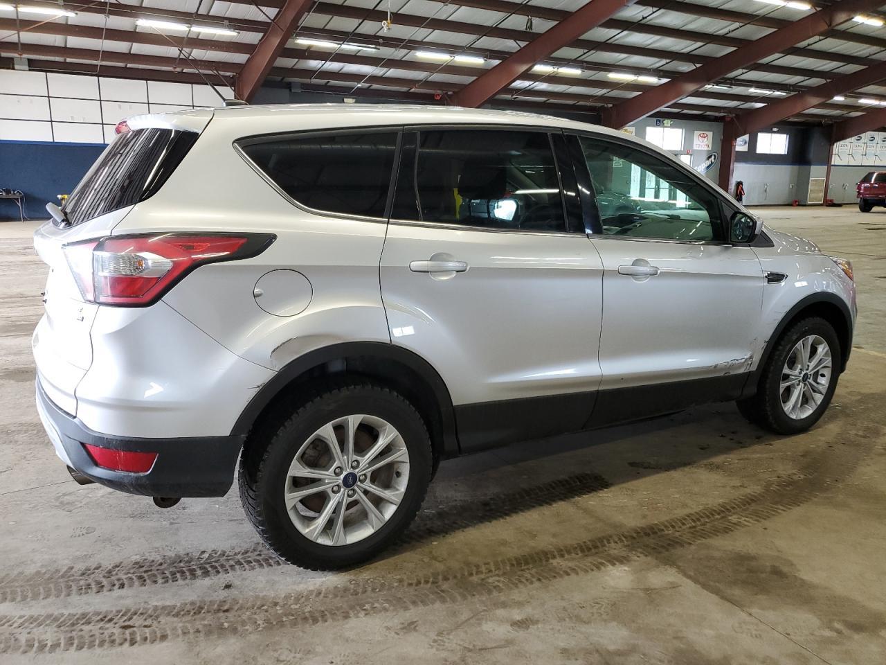 2017 FORD ESCAPE SE - Фото 3