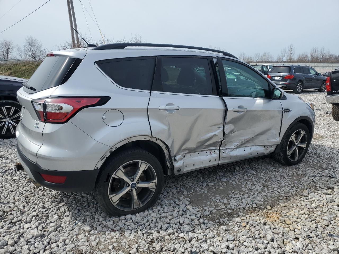 2017 FORD ESCAPE SE - Image 3