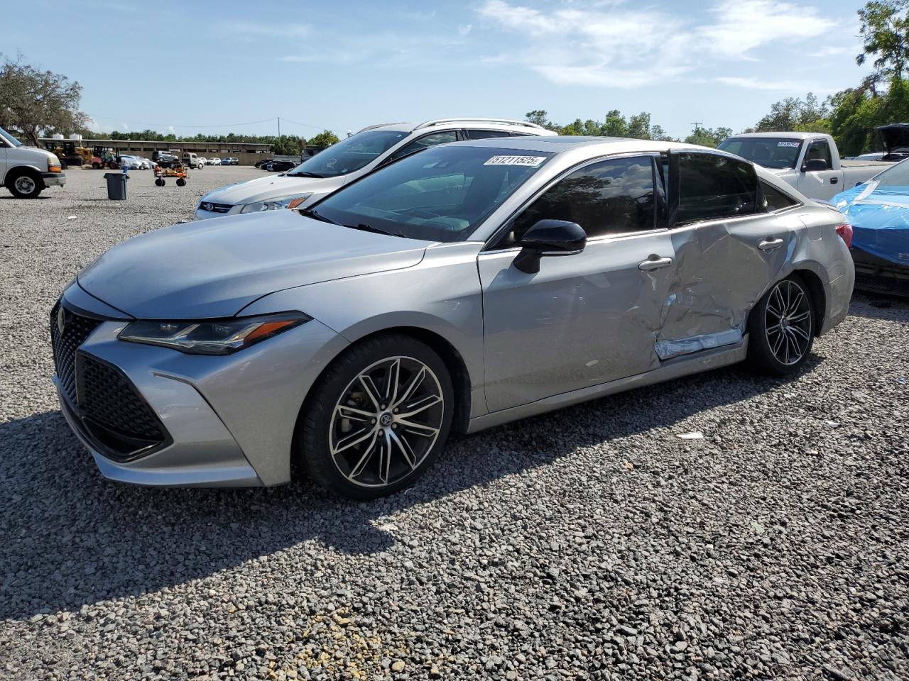 2019 TOYOTA AVALON XLE