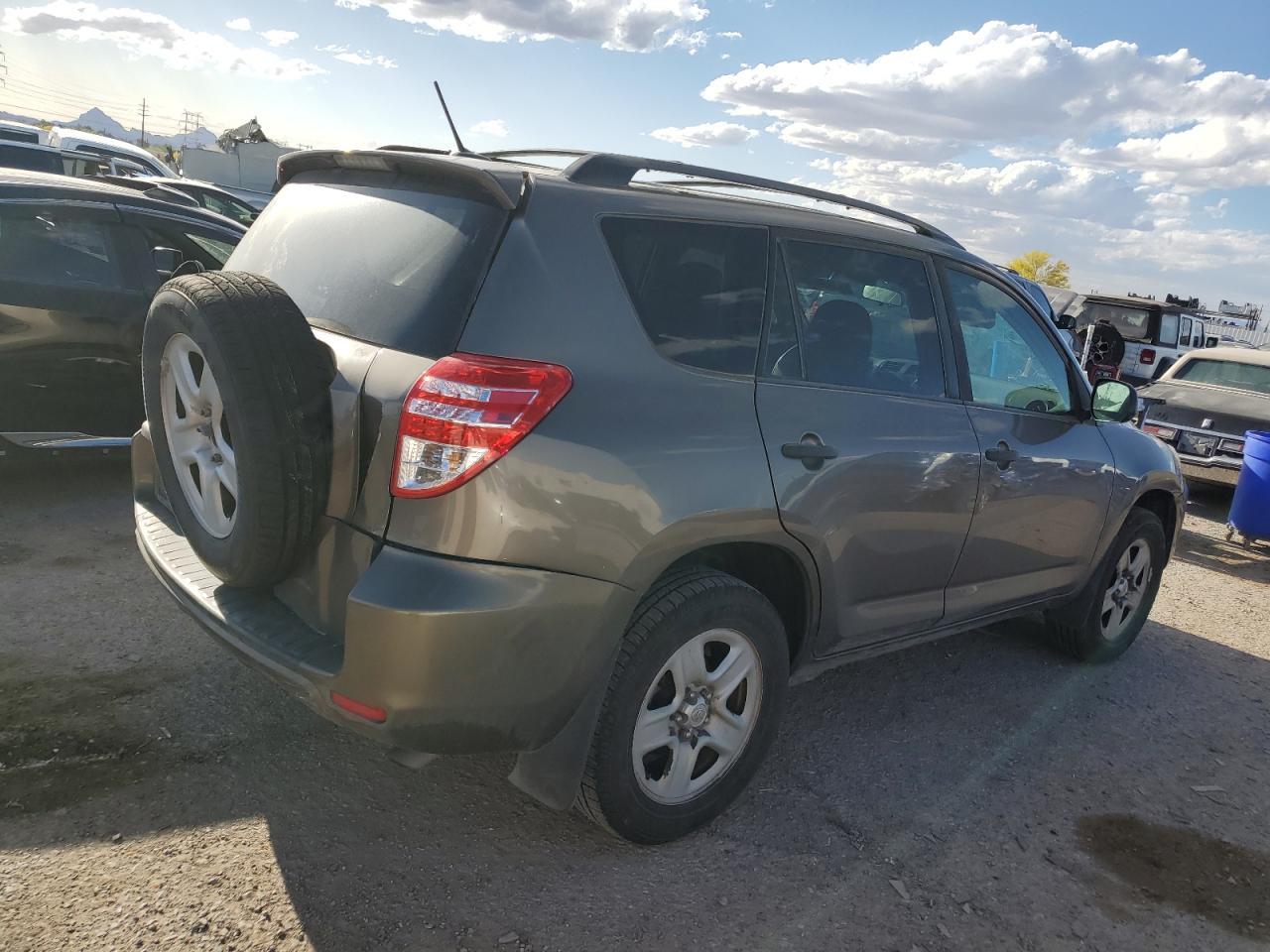 2011 TOYOTA RAV4 - Фото 3