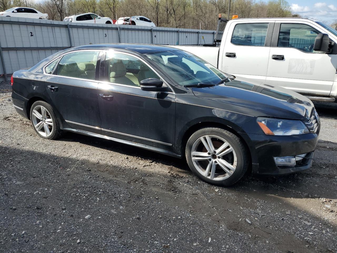 2014 VOLKSWAGEN PASSAT SEL - Image 4