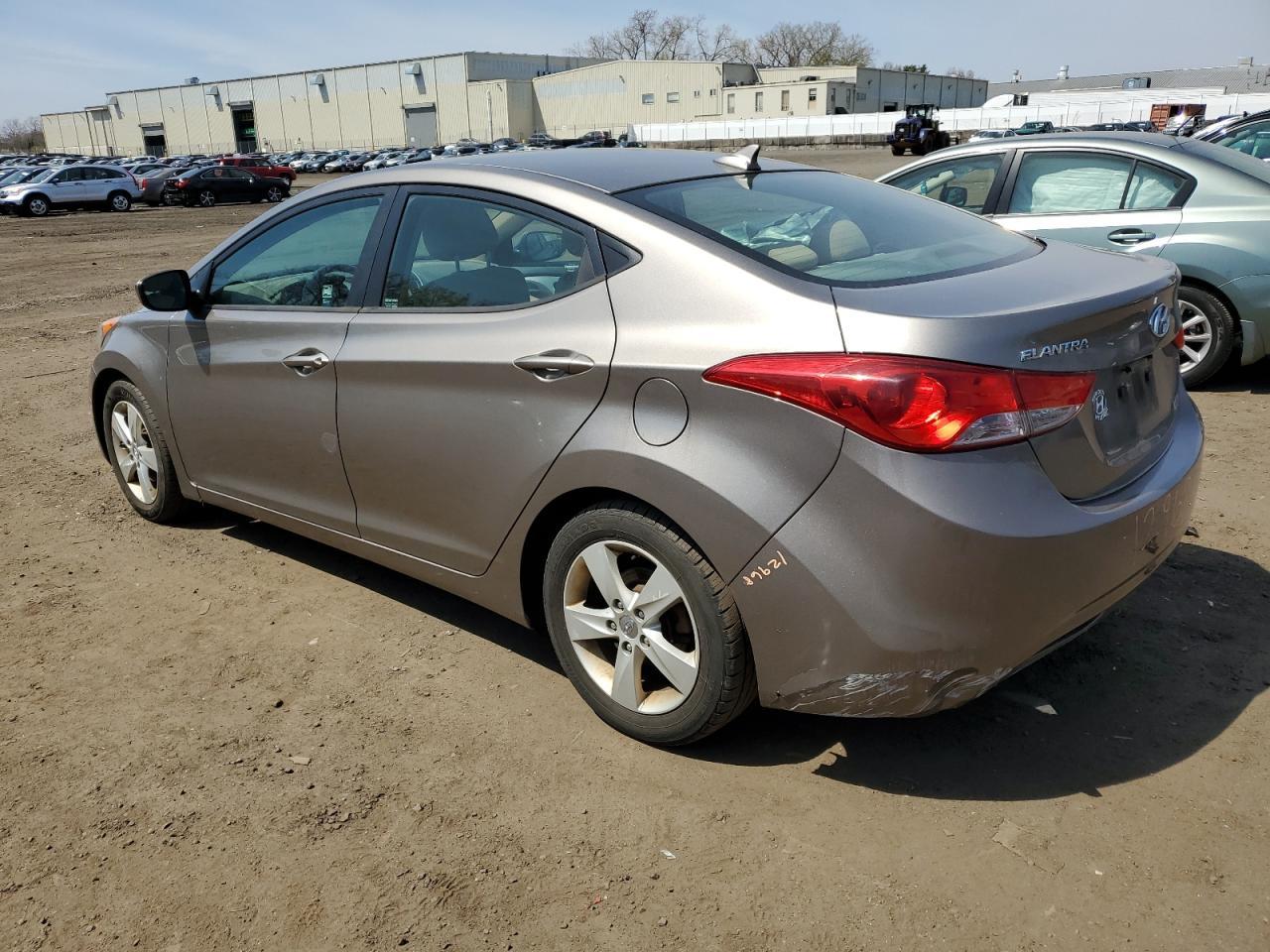 2013 HYUNDAI ELANTRA GL - Image 2