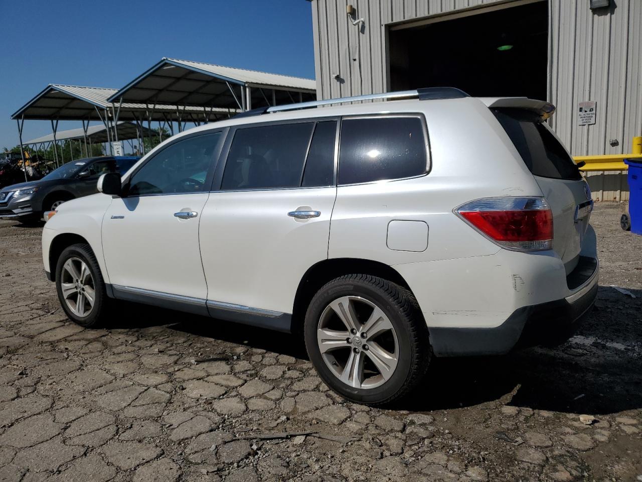 2012 TOYOTA HIGHLANDER - Image 2