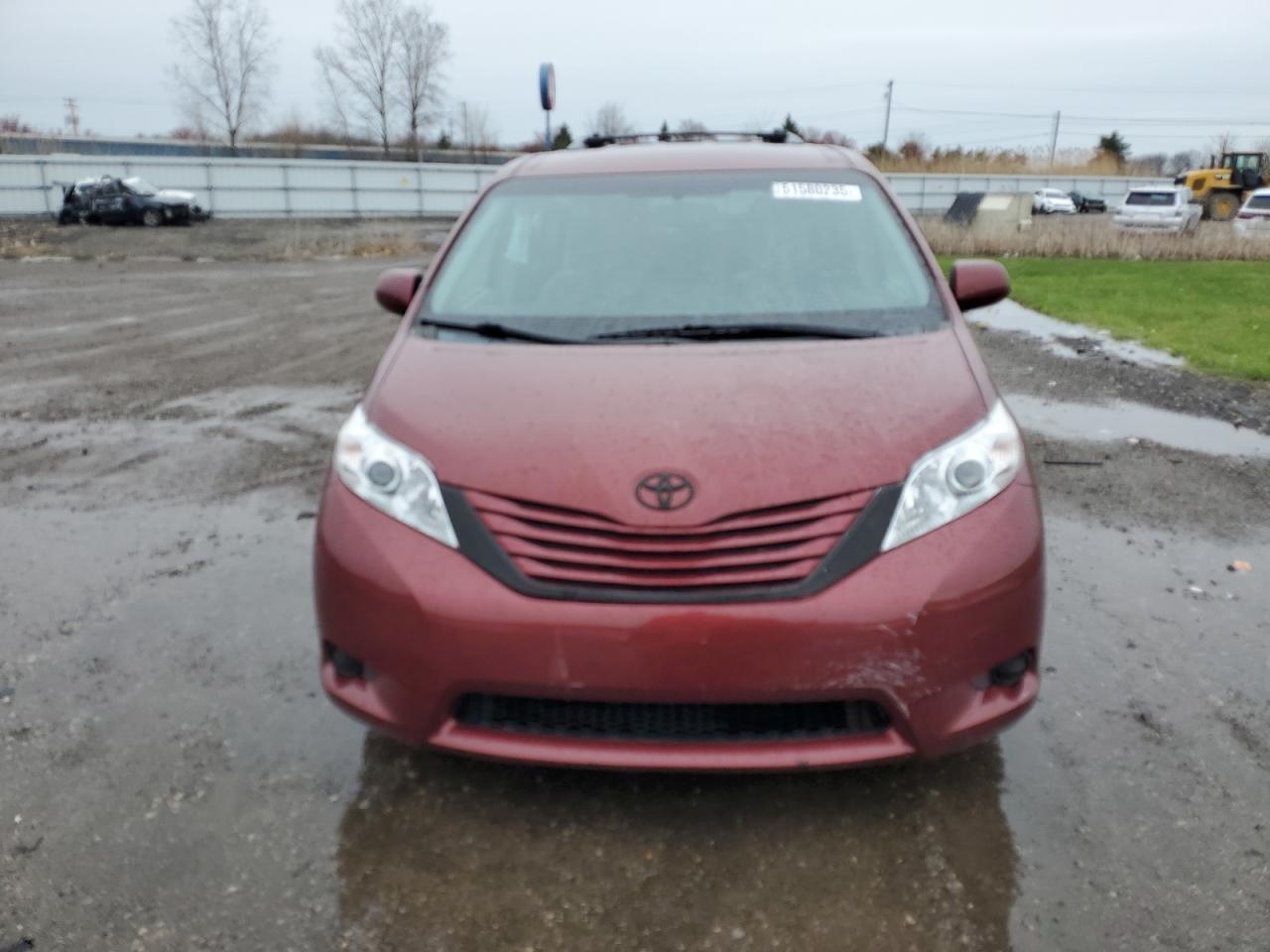 2015 TOYOTA SIENNA LE - Фото 5