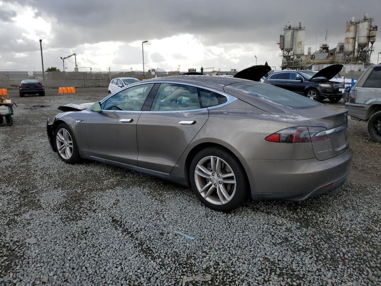 2015 TESLA MODEL S 85 - Image 2