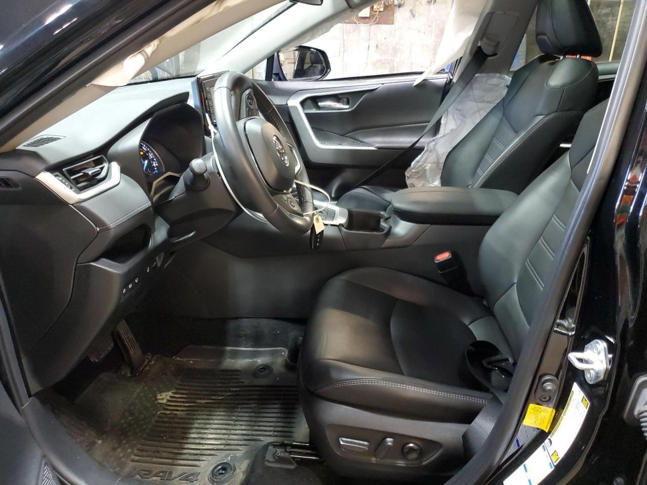 2022 TOYOTA RAV4 XLE P - Фото 7