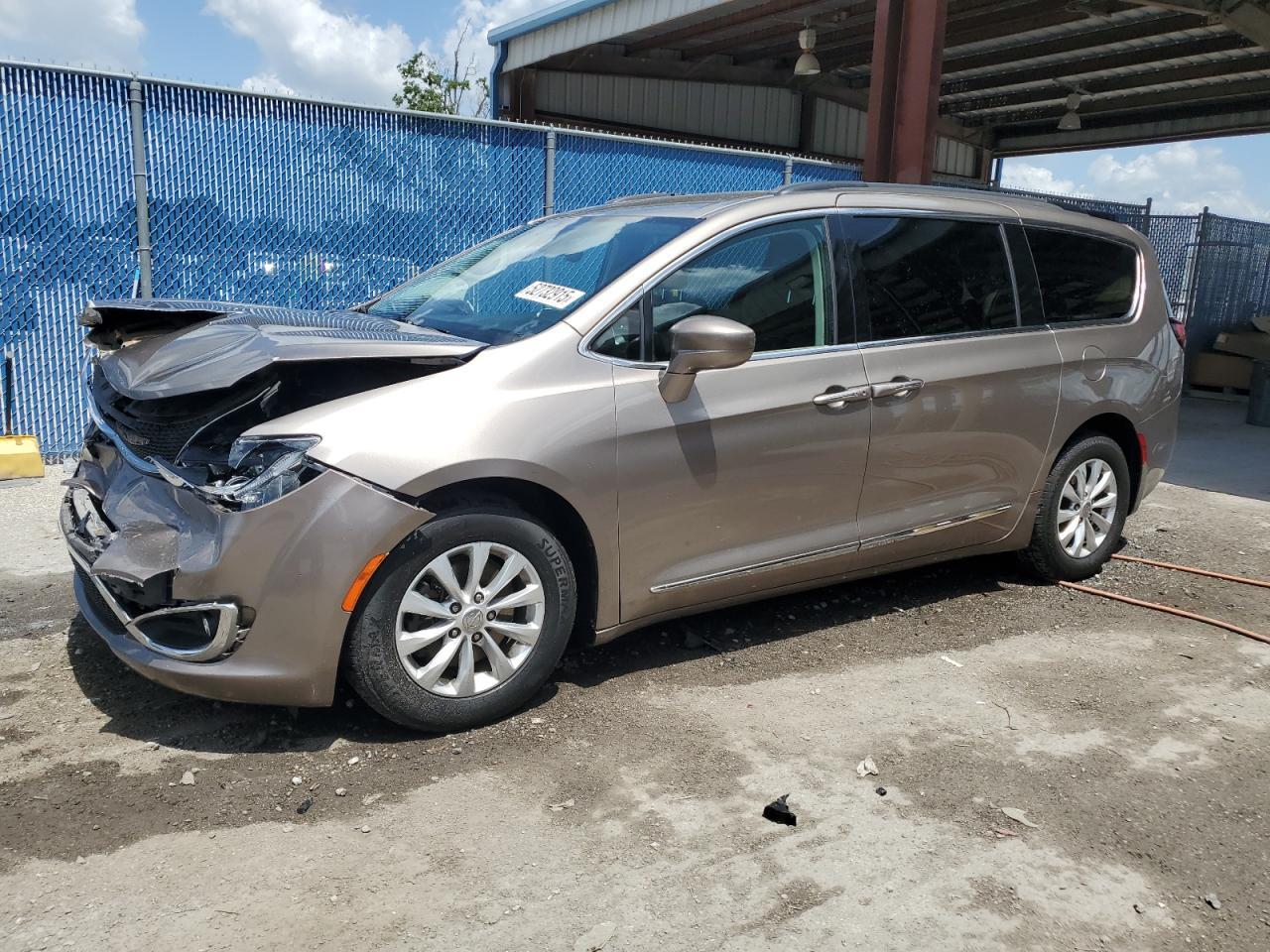 2017 CHRYSLER PACIFICA T