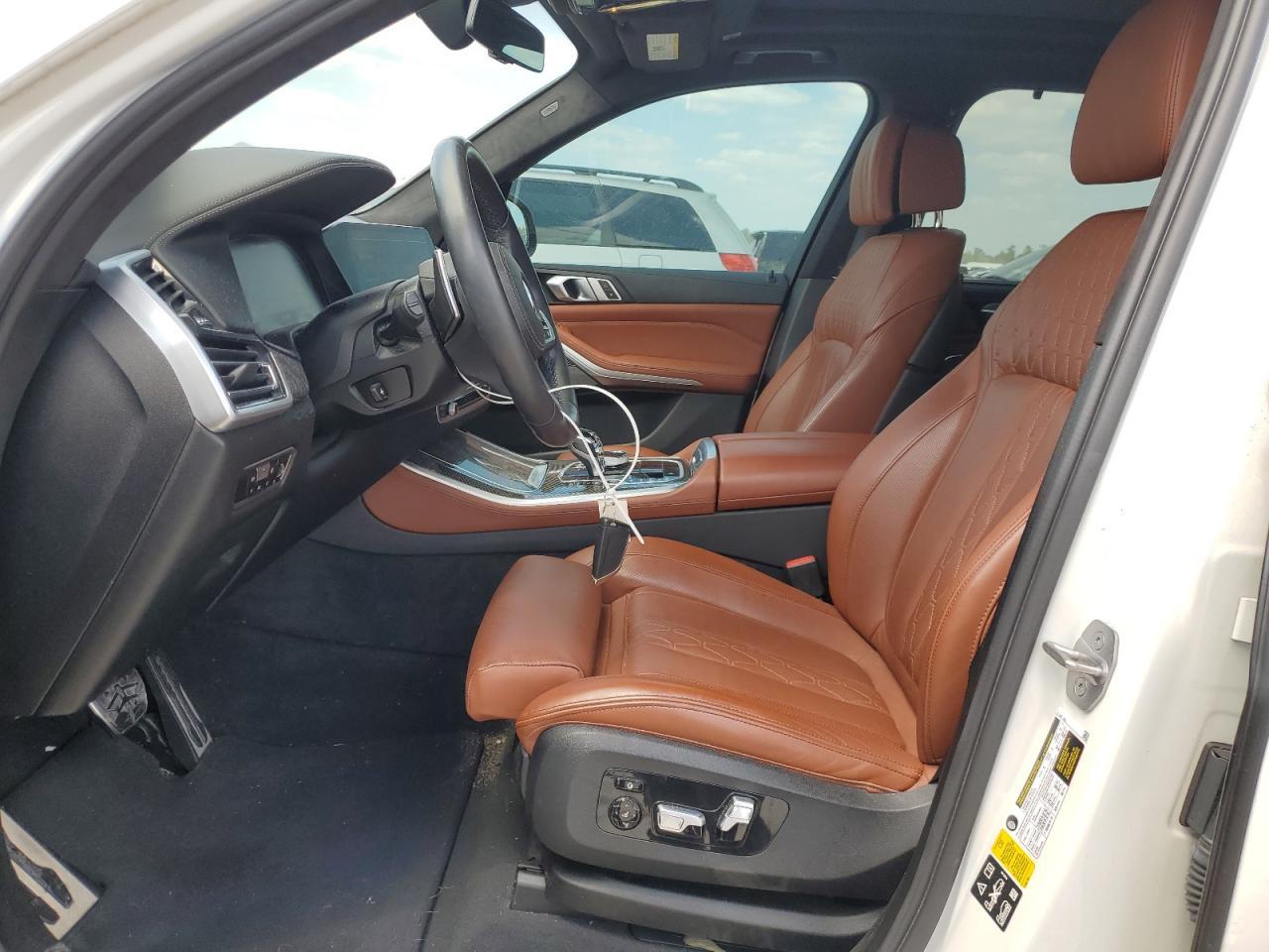 2022 BMW X5 M50I - Фото 7