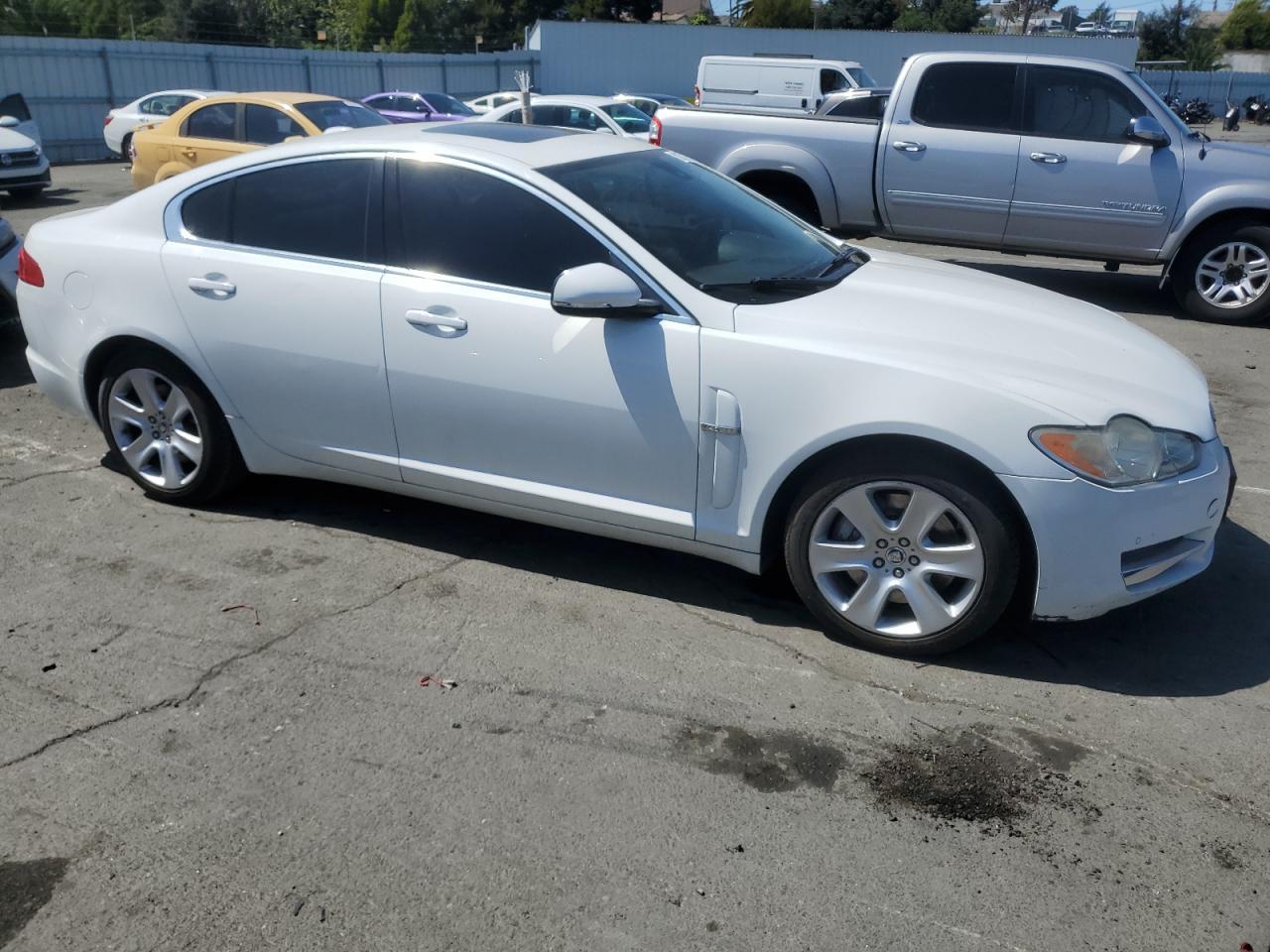 2011 JAGUAR XF - Image 4