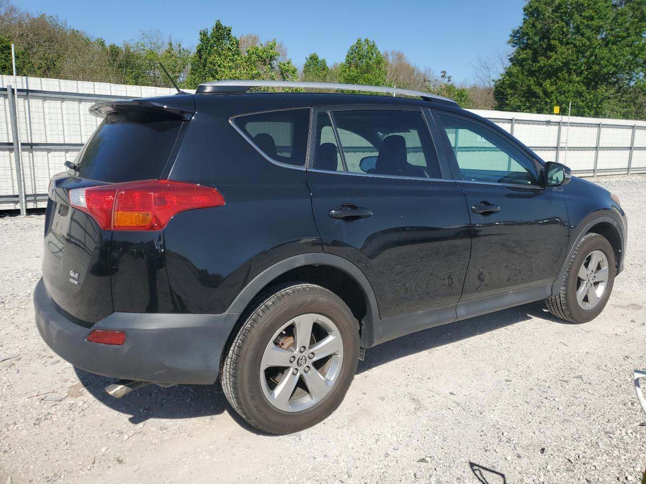 2015 TOYOTA RAV4 XLE - Image 3
