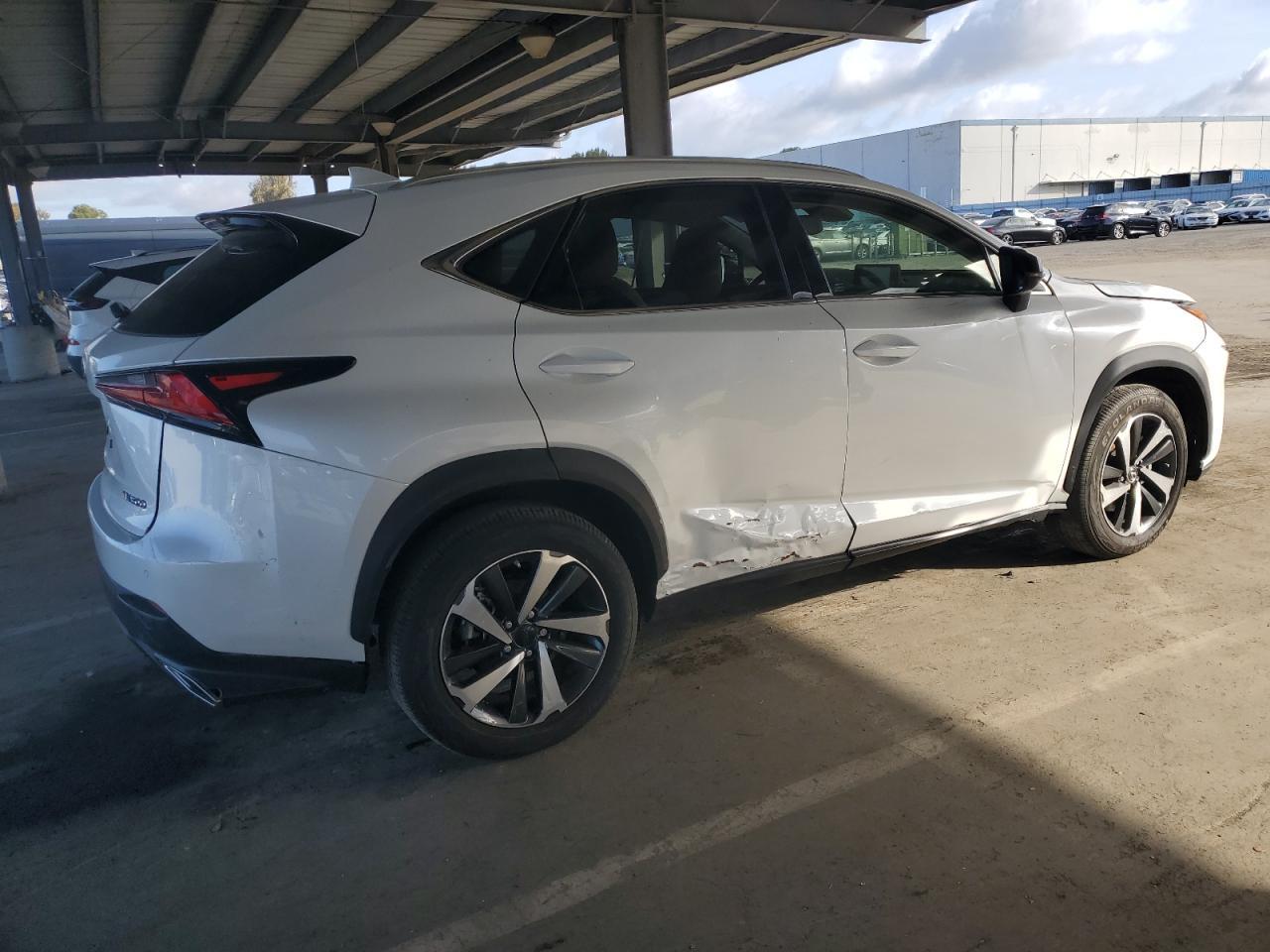 2020 LEXUS NX 300 - Фото 3