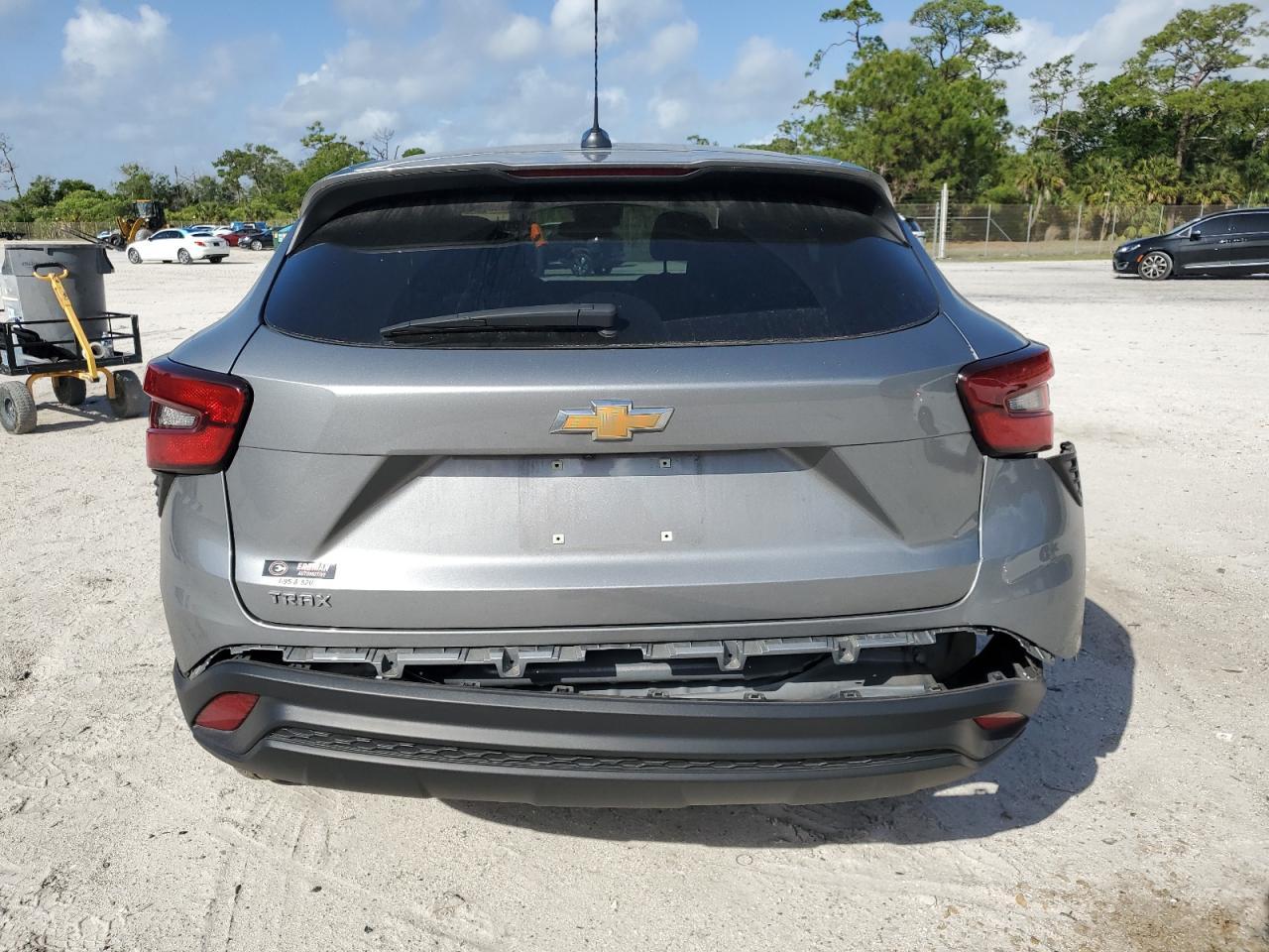 2024 CHEVROLET TRAX LS - Image 6