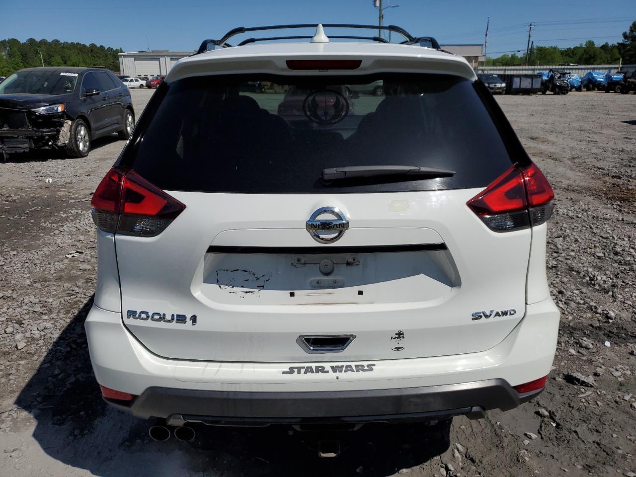 2017 NISSAN ROGUE SV - Image 6