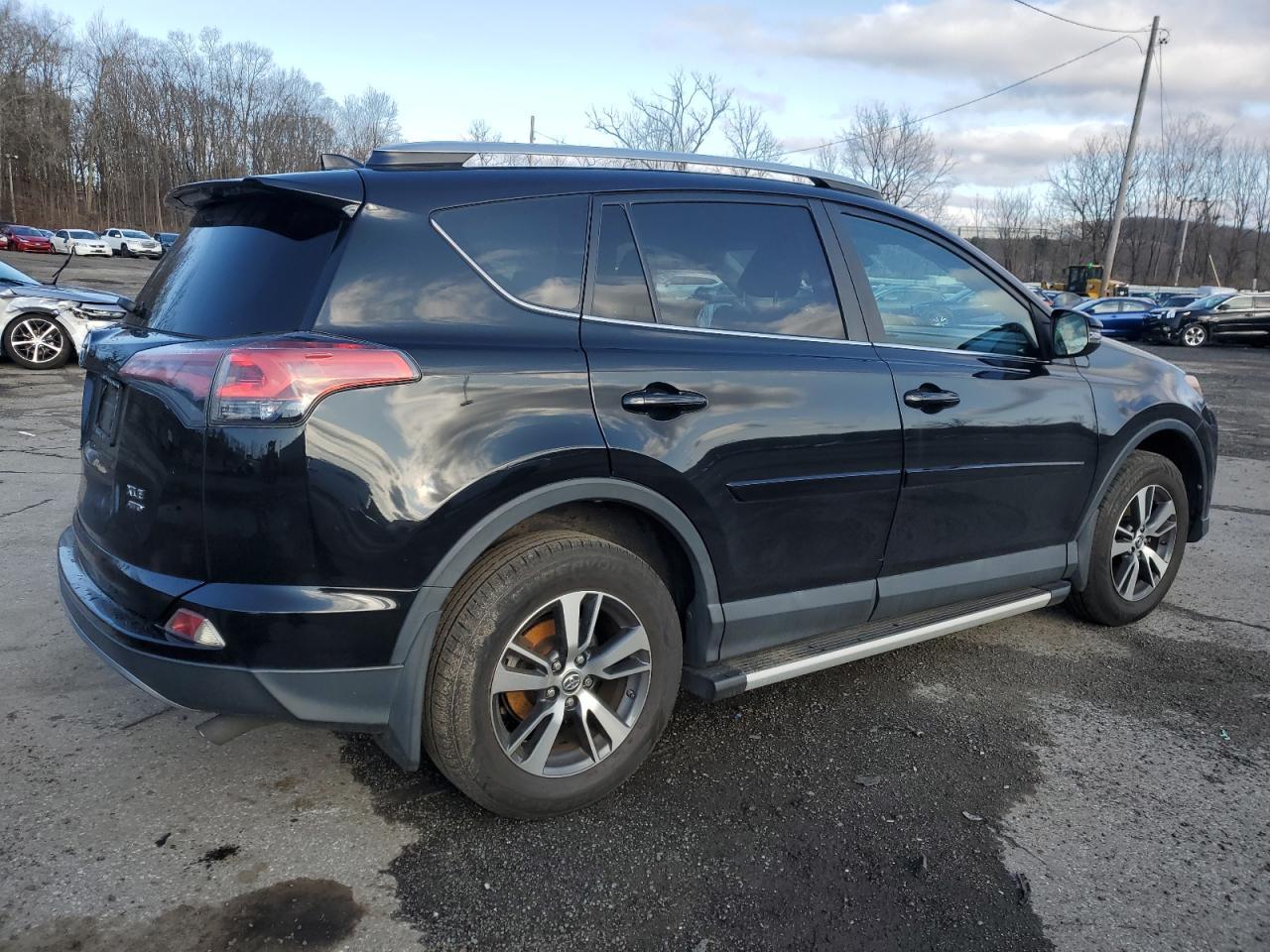 2017 TOYOTA RAV4 XLE - Фото 3