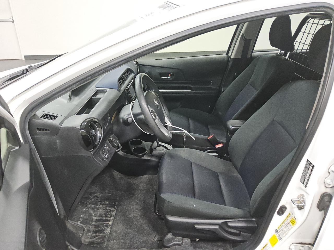 2016 TOYOTA PRIUS C - Image 7