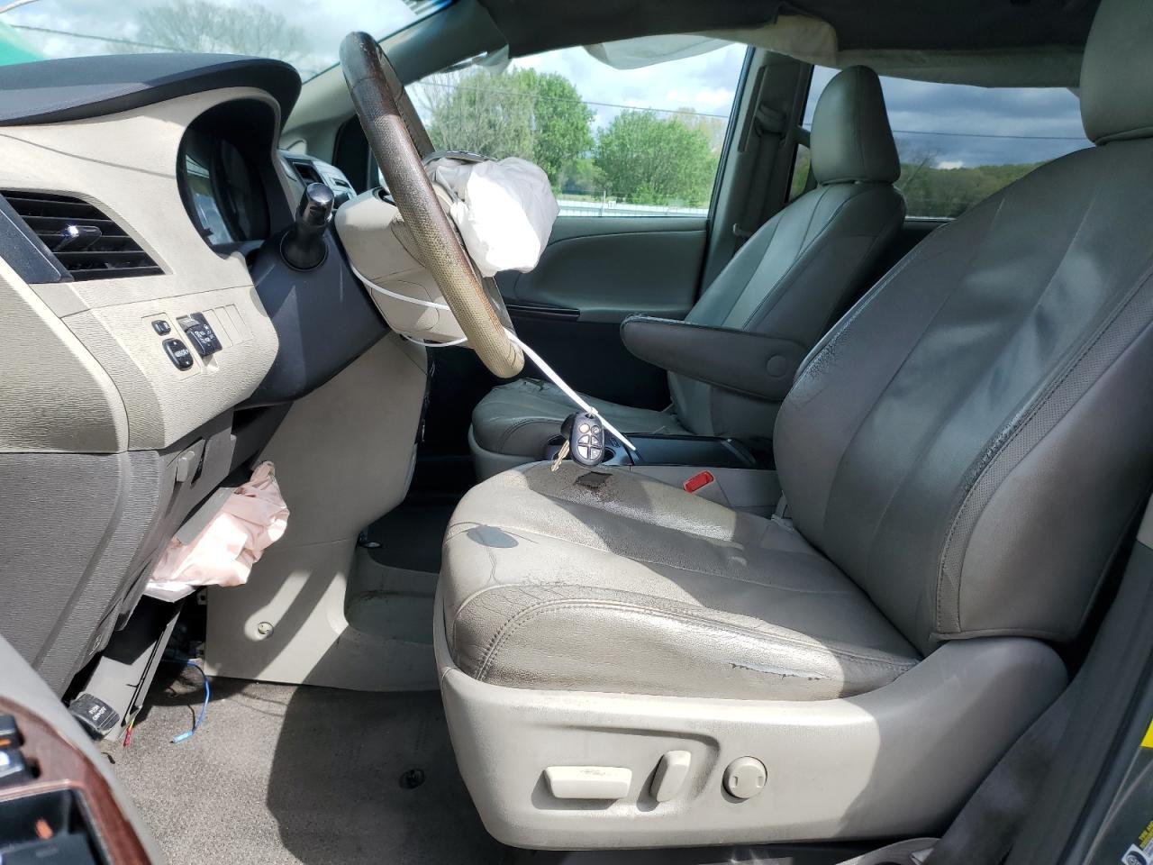 2013 TOYOTA SIENNA XLE - Фото 7