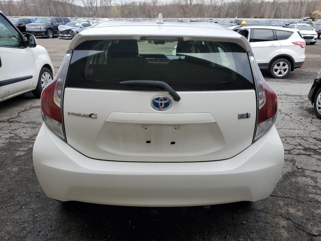 2016 TOYOTA PRIUS C - Фото 6
