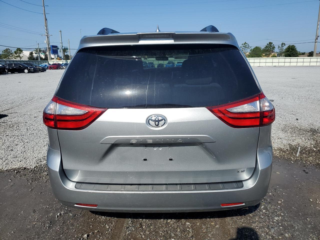 2019 TOYOTA SIENNA LE - Фото 6