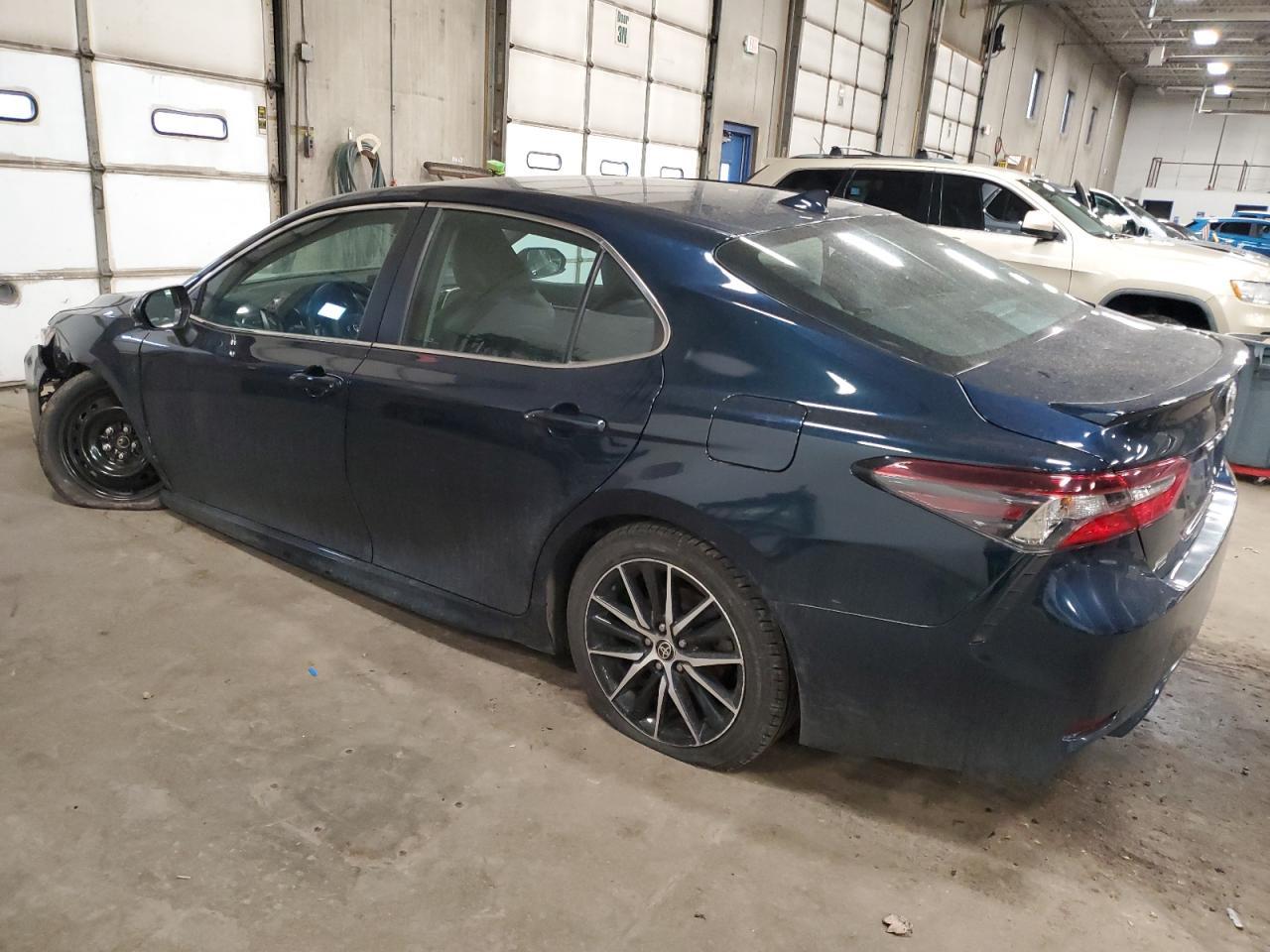 2021 TOYOTA CAMRY SE - Фото 2